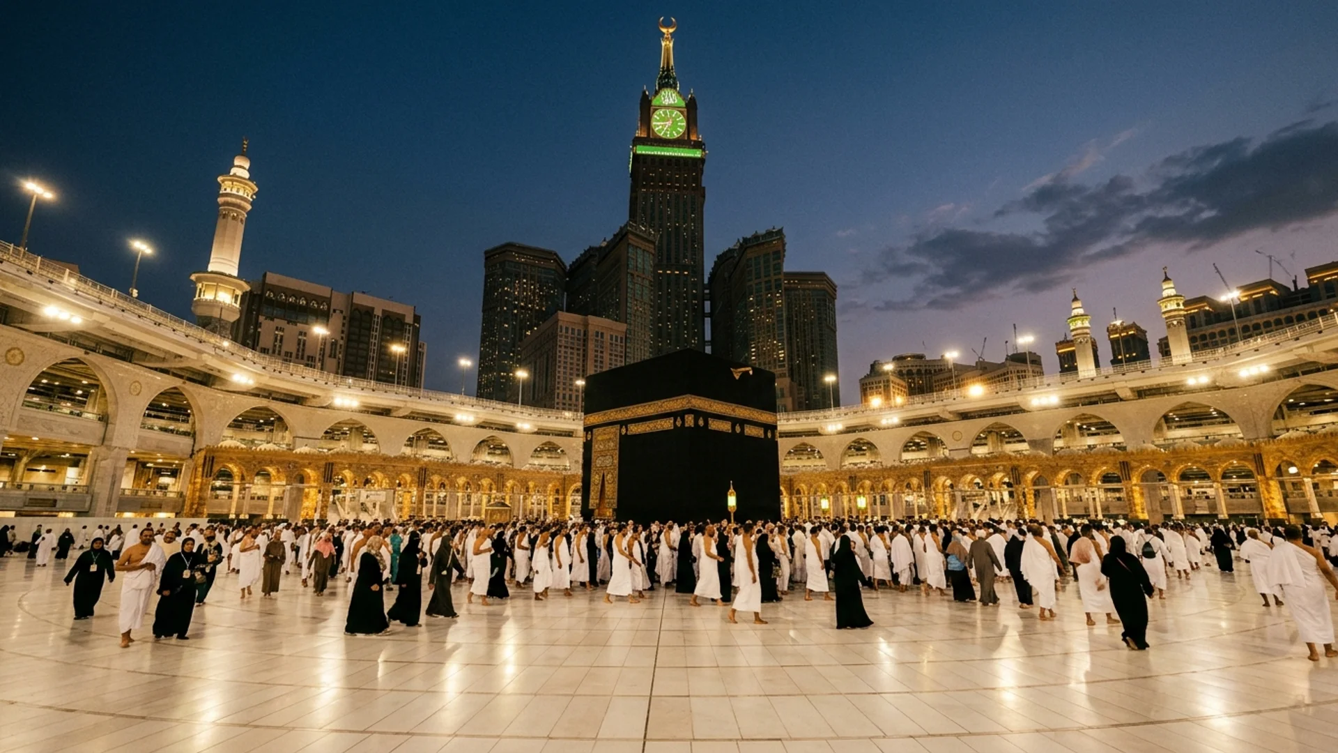 Kemegahan Ka'bah dan Menara Jam Mekkah - Perlindungan Dana Haji & Umroh Amanah